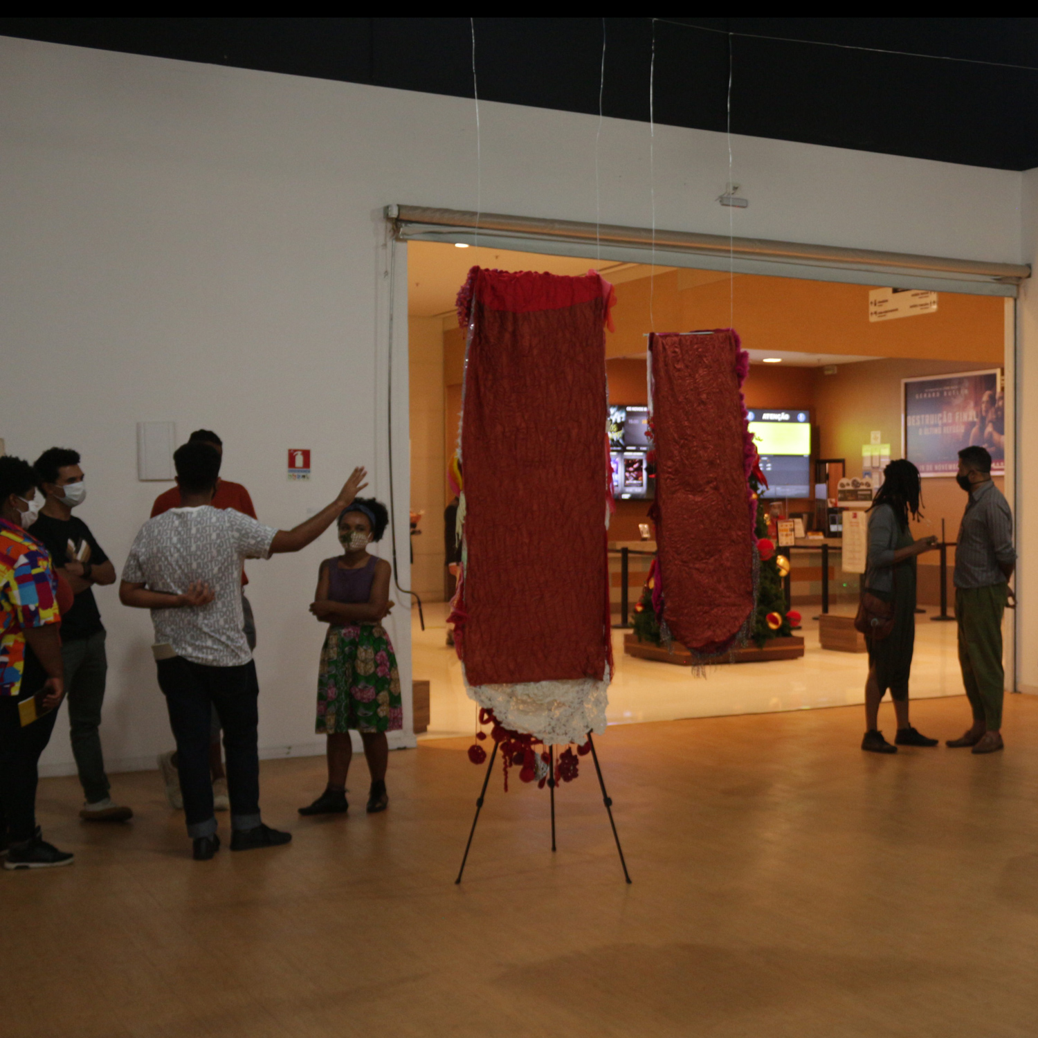 Exposição Transbordos: amanhecendo em memórias.